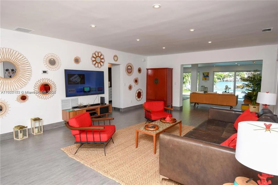 For Rent: $10,000 (3 beds, 3 baths, 2182 Square Feet)