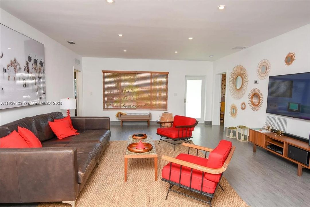 For Rent: $10,000 (3 beds, 3 baths, 2182 Square Feet)