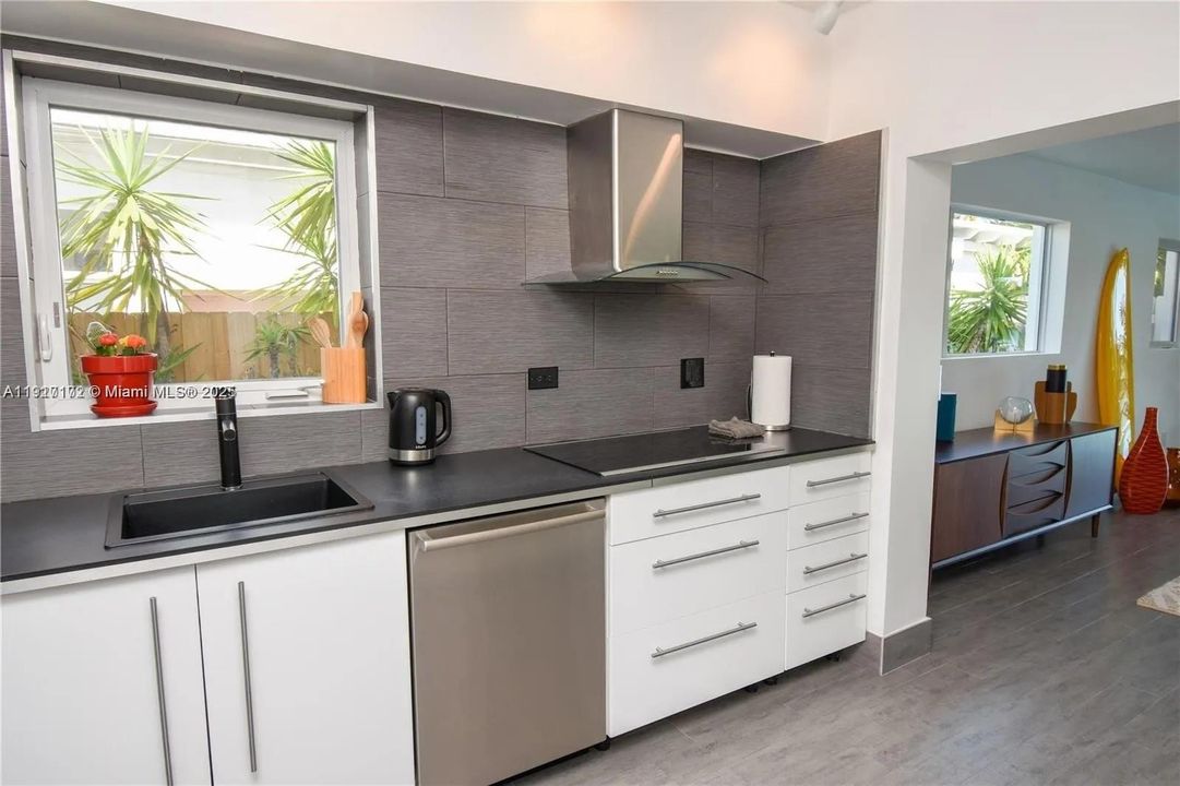 For Rent: $10,000 (3 beds, 3 baths, 2182 Square Feet)