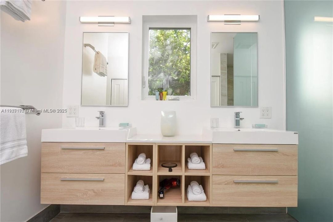 For Rent: $10,000 (3 beds, 3 baths, 2182 Square Feet)