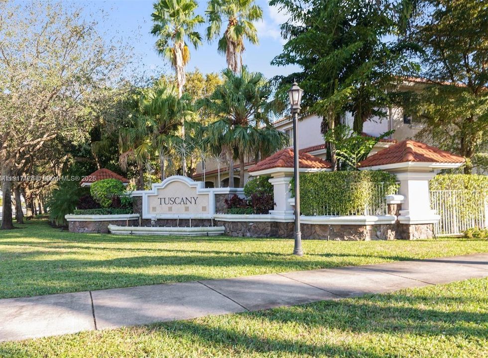 For Sale: $349,000 (2 beds, 2 baths, 1056 Square Feet)