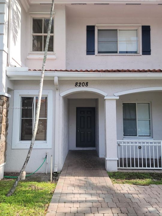 For Sale: $349,000 (2 beds, 2 baths, 1056 Square Feet)