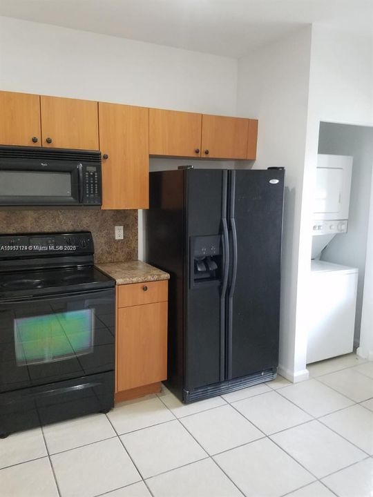 For Sale: $349,000 (2 beds, 2 baths, 1056 Square Feet)