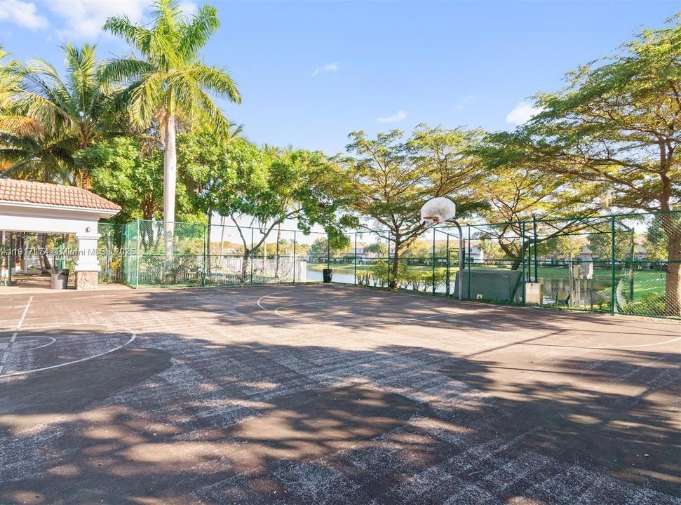 For Sale: $349,000 (2 beds, 2 baths, 1056 Square Feet)