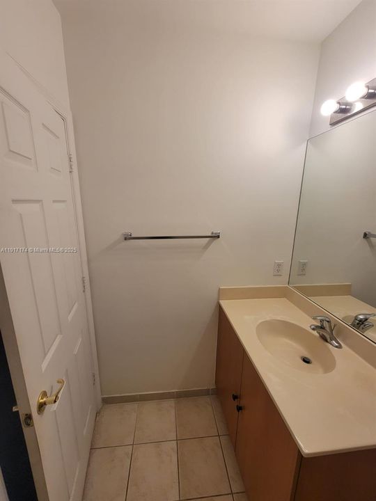 For Sale: $349,000 (2 beds, 2 baths, 1056 Square Feet)