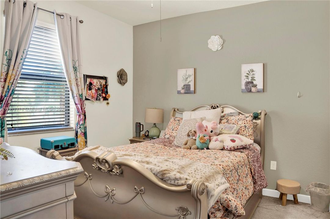 На продажу: $560,000 (5 спален, 2 ванн, 2568 Квадратных фут)