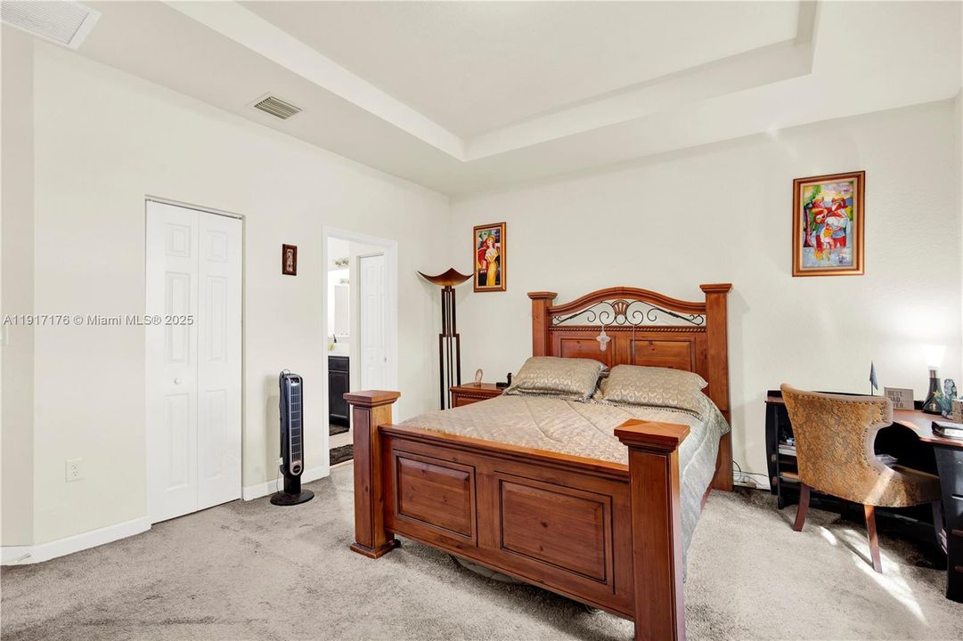 На продажу: $560,000 (5 спален, 2 ванн, 2568 Квадратных фут)