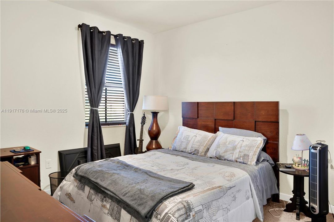 На продажу: $560,000 (5 спален, 2 ванн, 2568 Квадратных фут)