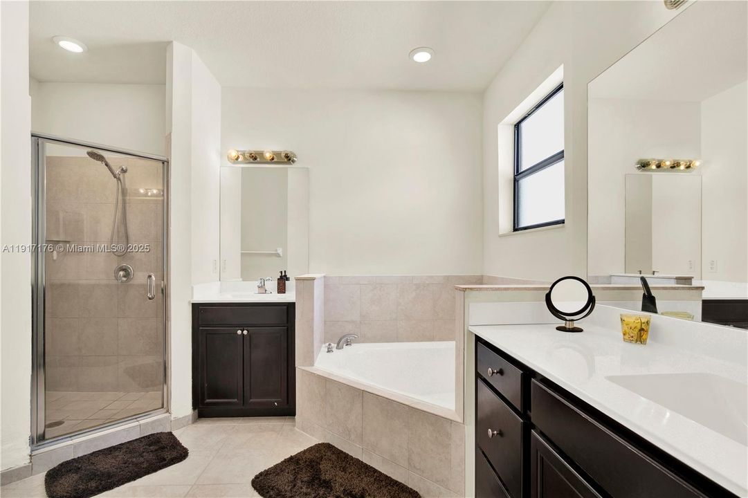 На продажу: $560,000 (5 спален, 2 ванн, 2568 Квадратных фут)