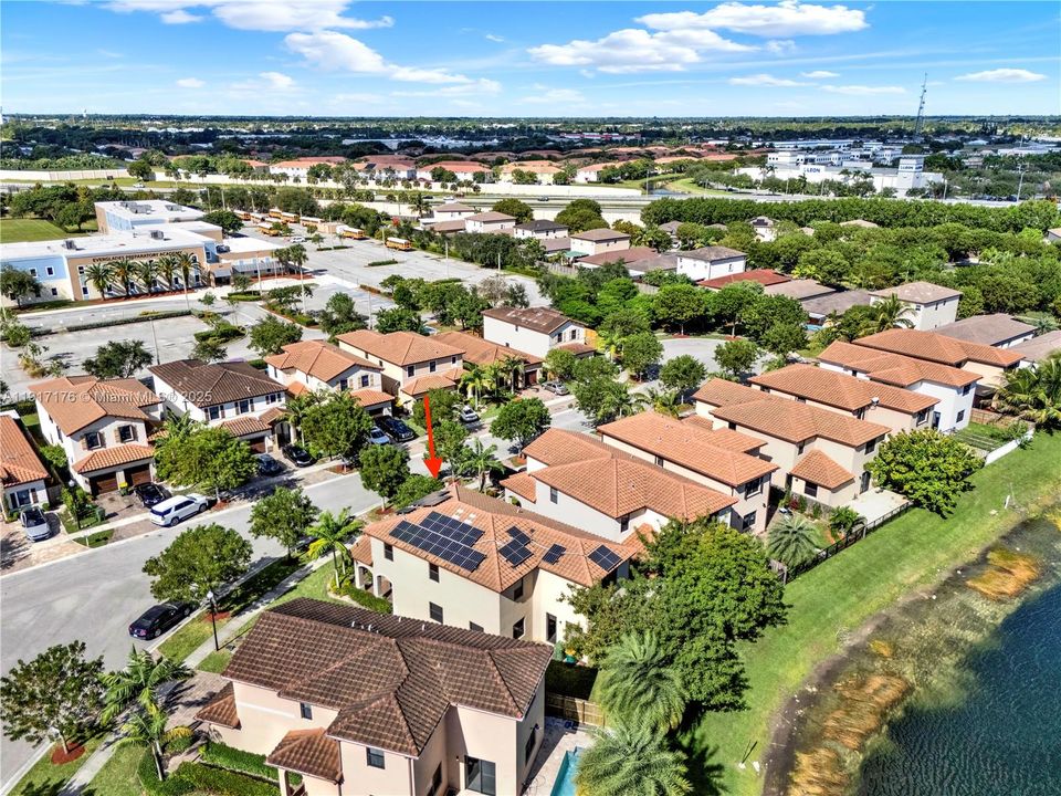 На продажу: $560,000 (5 спален, 2 ванн, 2568 Квадратных фут)