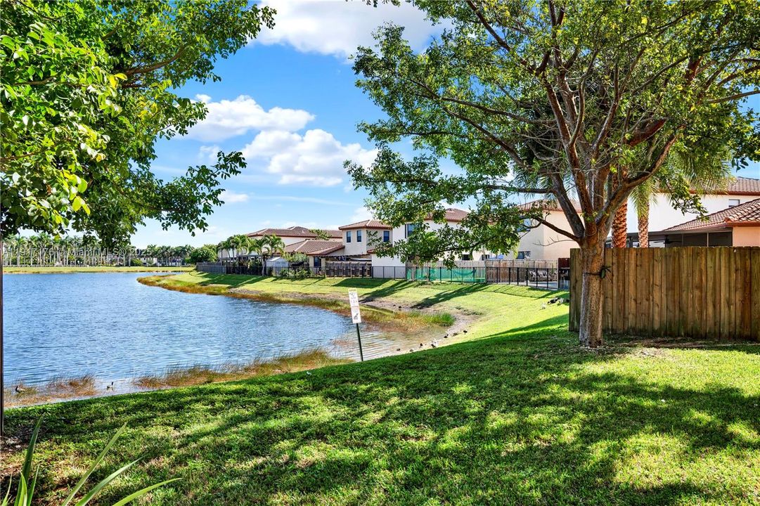 На продажу: $560,000 (5 спален, 2 ванн, 2568 Квадратных фут)