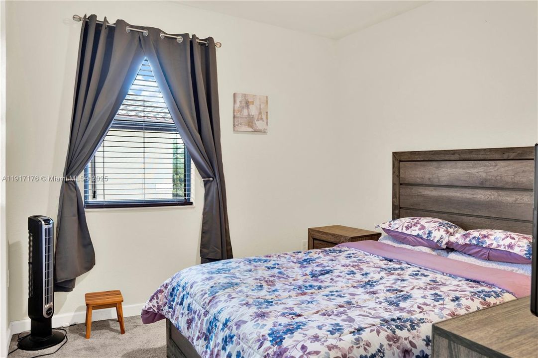 На продажу: $560,000 (5 спален, 2 ванн, 2568 Квадратных фут)