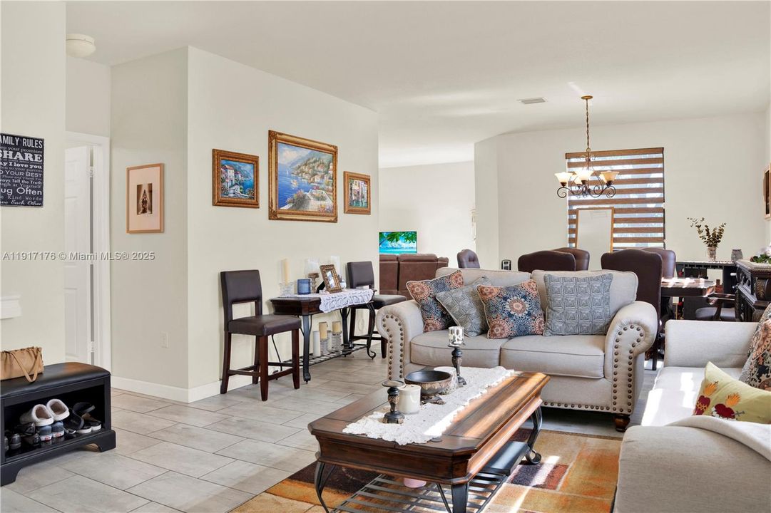 На продажу: $560,000 (5 спален, 2 ванн, 2568 Квадратных фут)