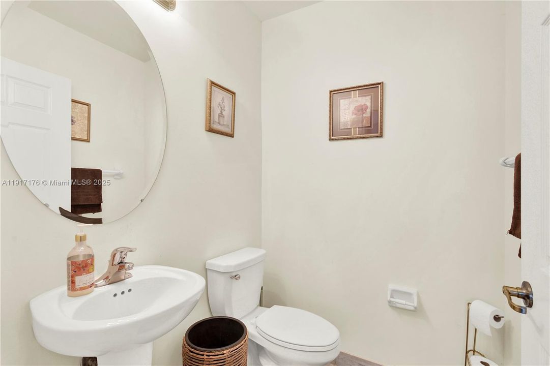 На продажу: $560,000 (5 спален, 2 ванн, 2568 Квадратных фут)