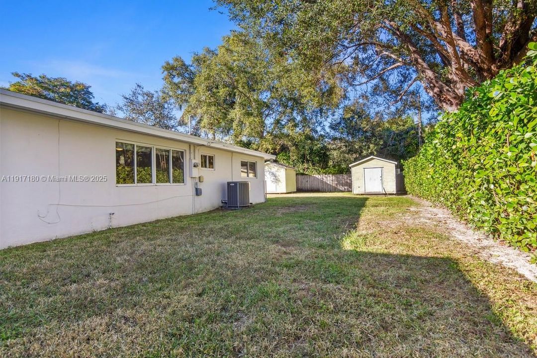 出租: $7,000 (4 贝兹, 2 浴室, 2299 平方英尺)