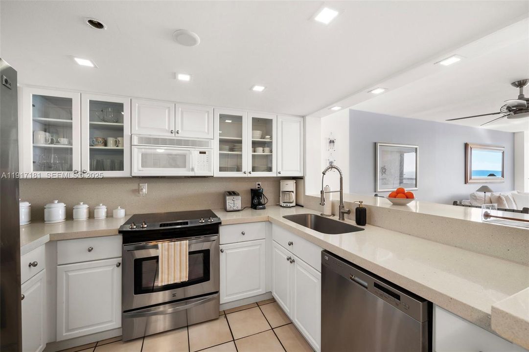 待售: $825,000 (1 贝兹, 1 浴室, 861 平方英尺)