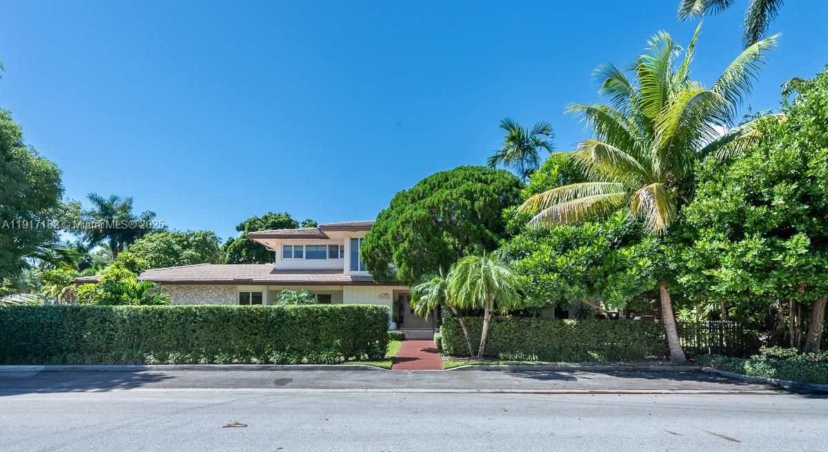 For Sale: $4,950,000 (5 beds, 3 baths, 4205 Square Feet)