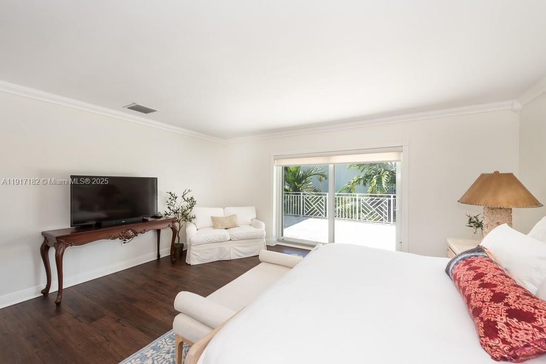 For Sale: $4,950,000 (5 beds, 3 baths, 4205 Square Feet)