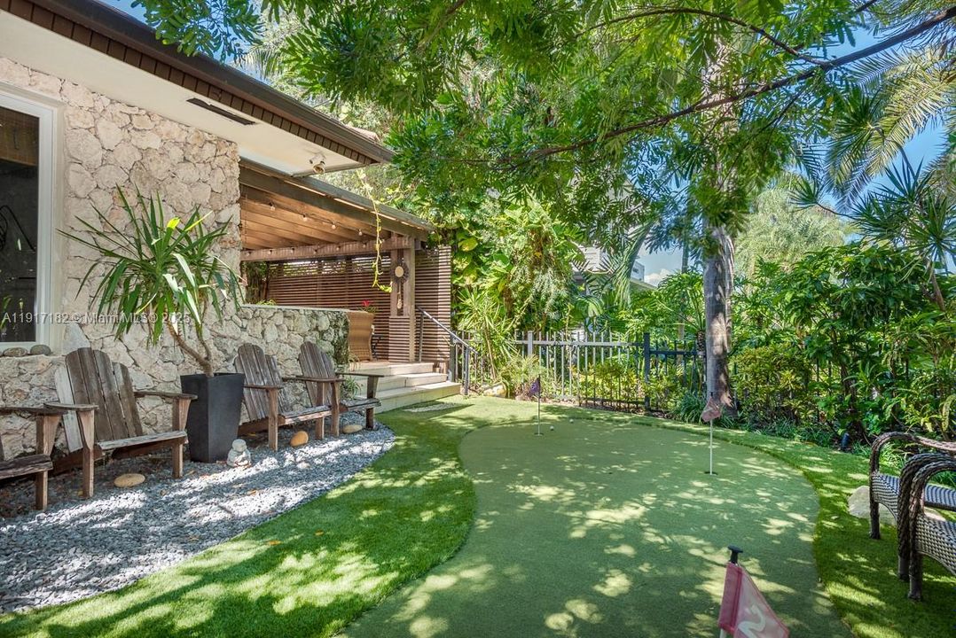 For Sale: $4,950,000 (5 beds, 3 baths, 4205 Square Feet)