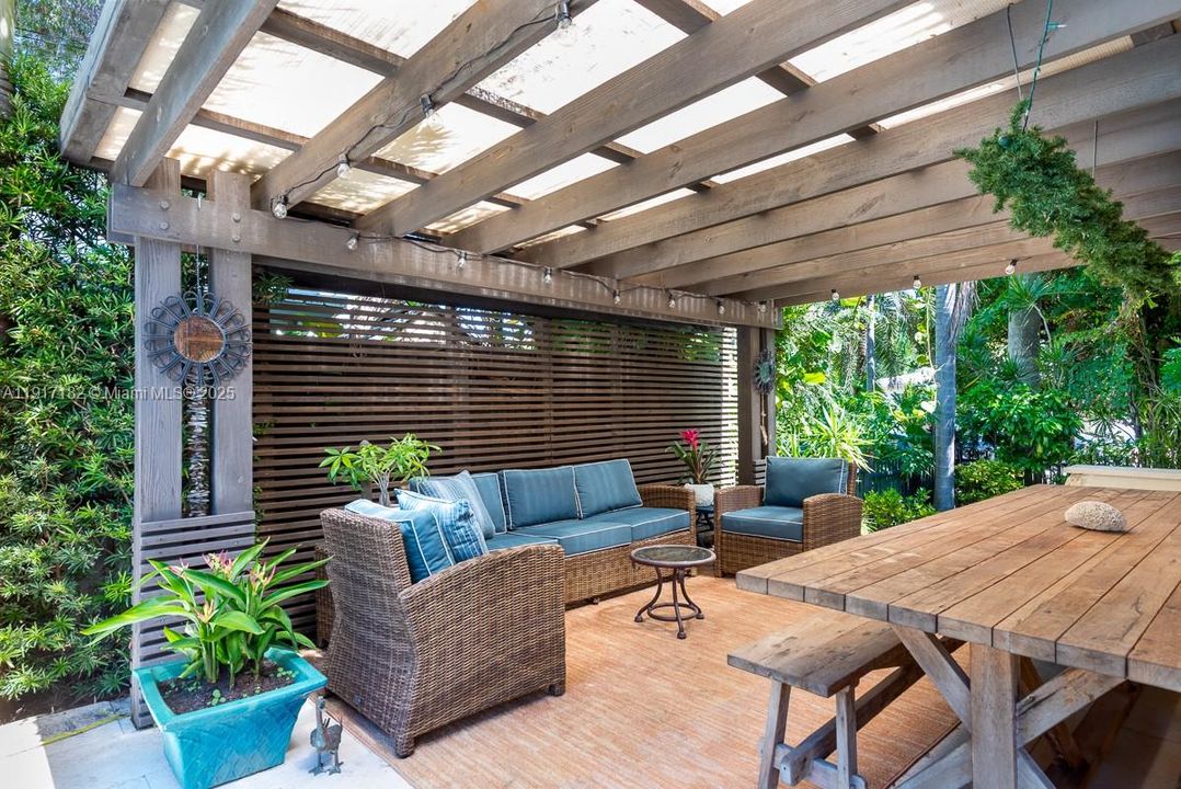 For Sale: $4,950,000 (5 beds, 3 baths, 4205 Square Feet)