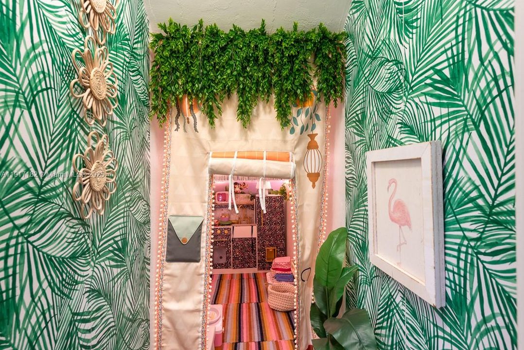 For Sale: $4,950,000 (5 beds, 3 baths, 4205 Square Feet)