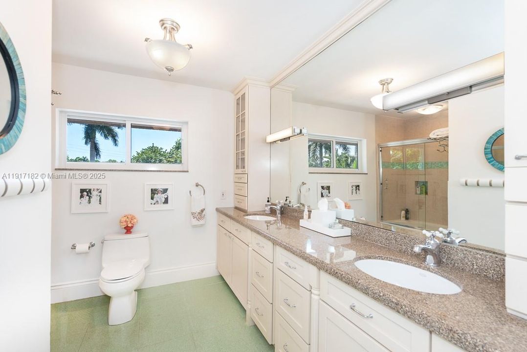 For Sale: $4,950,000 (5 beds, 3 baths, 4205 Square Feet)