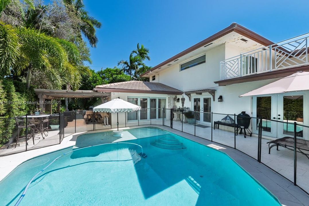 For Sale: $4,950,000 (5 beds, 3 baths, 4205 Square Feet)