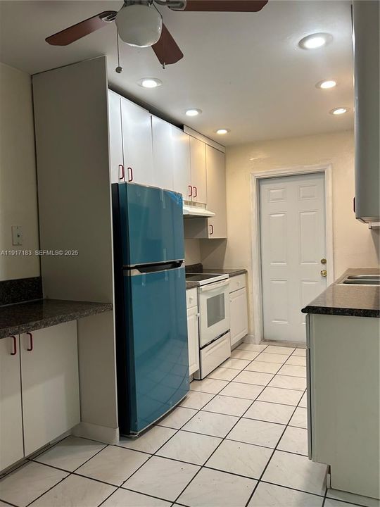 В аренду: $2,950 (4 спален, 2 ванн, 1631 Квадратных фут)