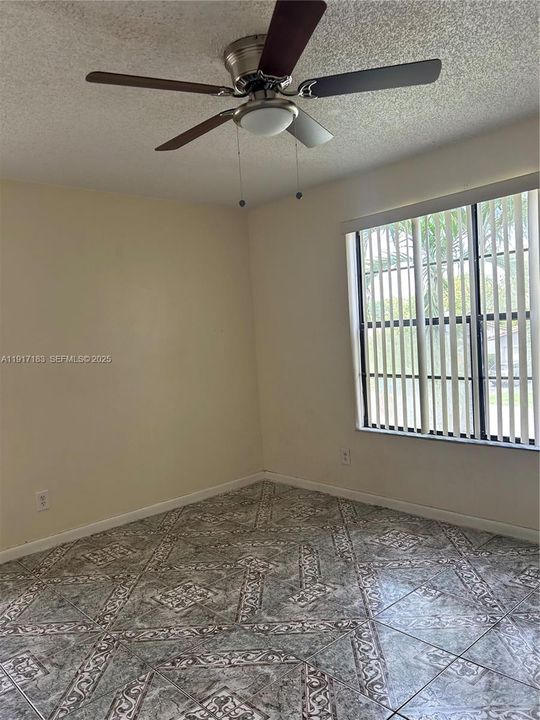 В аренду: $2,950 (4 спален, 2 ванн, 1631 Квадратных фут)