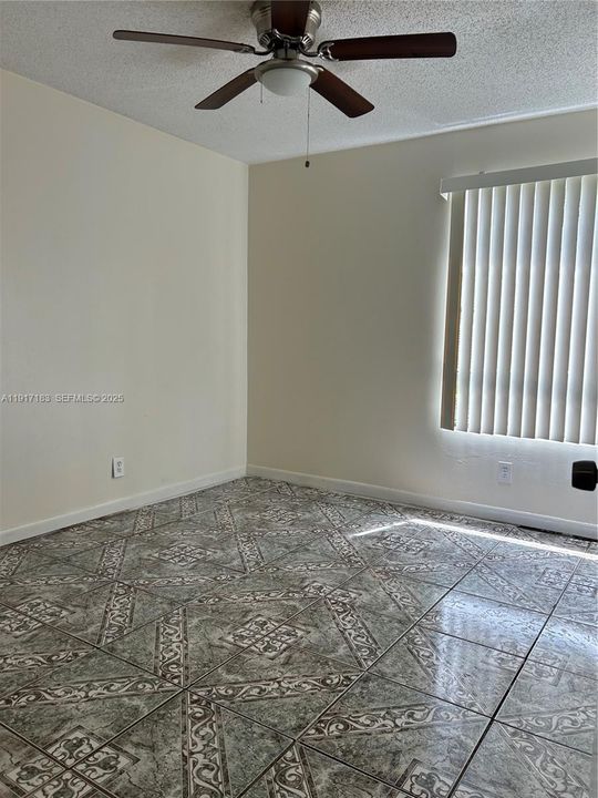 В аренду: $2,950 (4 спален, 2 ванн, 1631 Квадратных фут)