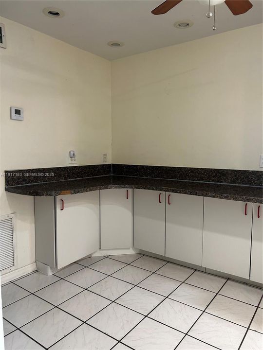 В аренду: $2,950 (4 спален, 2 ванн, 1631 Квадратных фут)