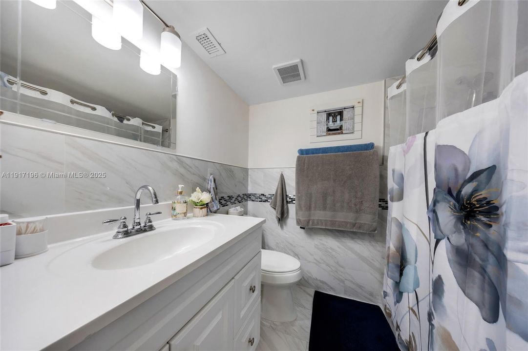 На продажу: $279,000 (2 спален, 2 ванн, 936 Квадратных фут)