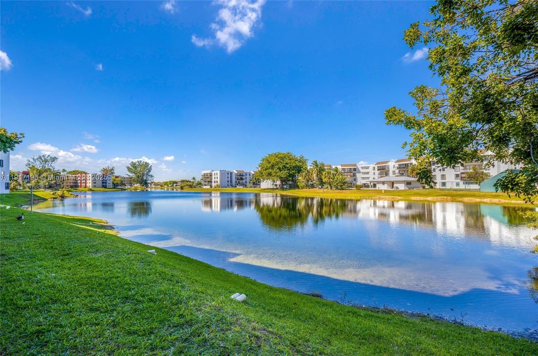 На продажу: $279,000 (2 спален, 2 ванн, 936 Квадратных фут)