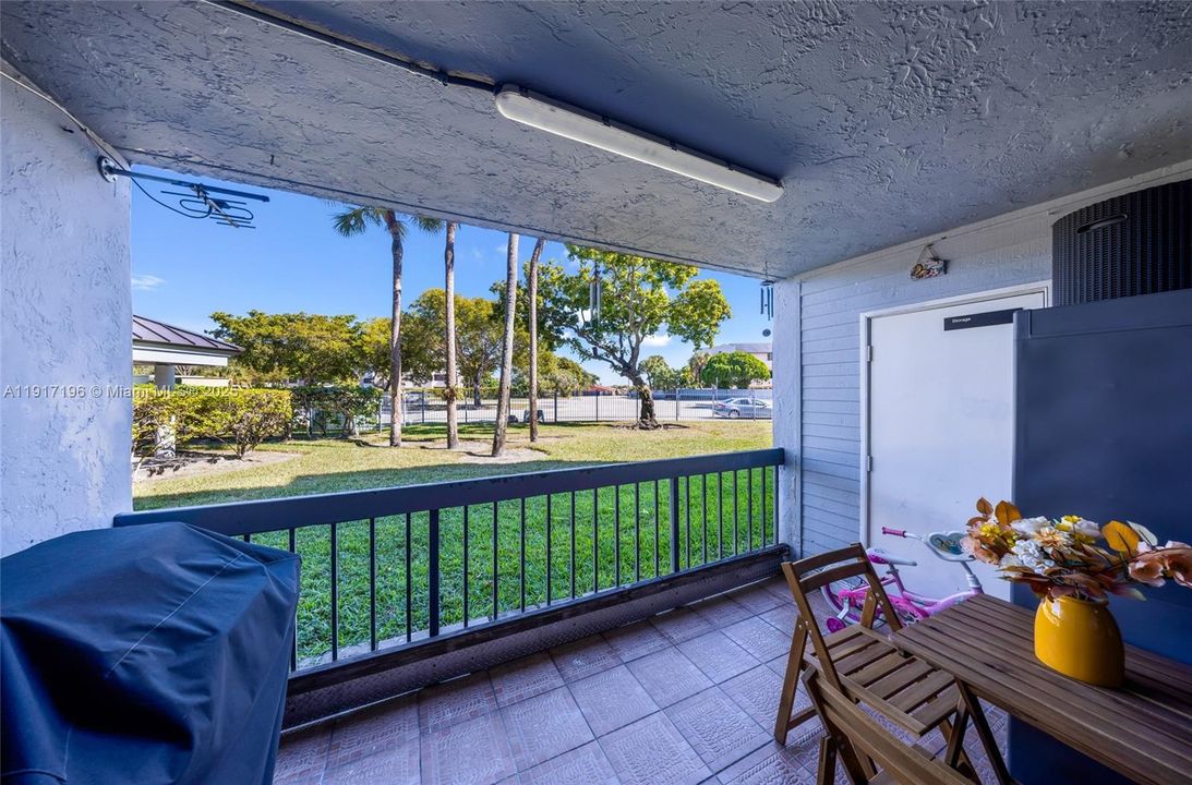 На продажу: $279,000 (2 спален, 2 ванн, 936 Квадратных фут)