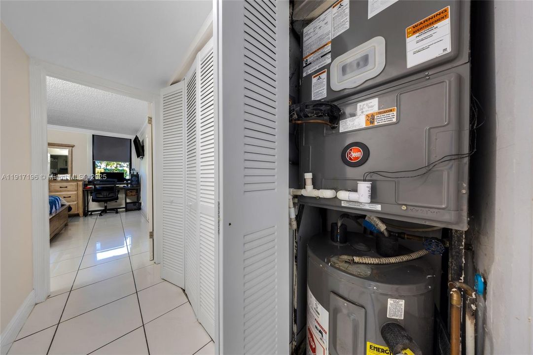 На продажу: $279,000 (2 спален, 2 ванн, 936 Квадратных фут)