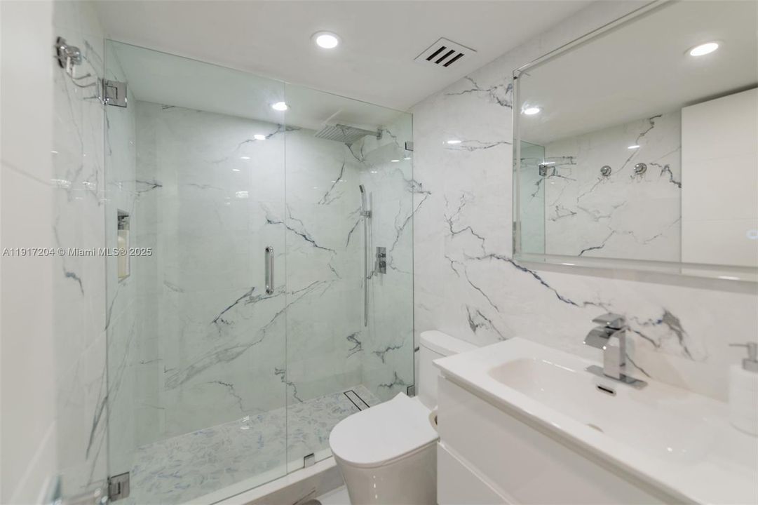 合同活跃: $4,200 (1 贝兹, 1 浴室, 870 平方英尺)