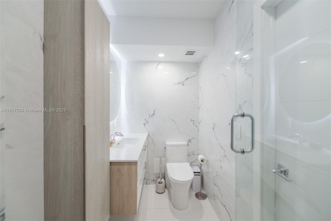 合同活跃: $4,200 (1 贝兹, 1 浴室, 870 平方英尺)