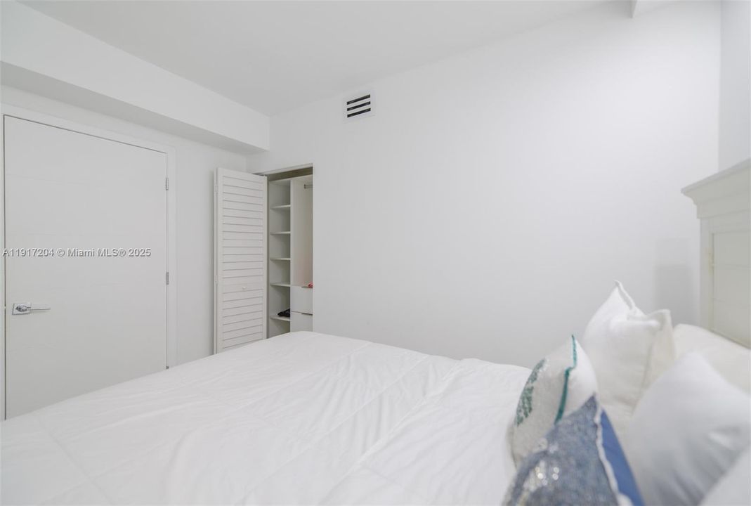 合同活跃: $4,200 (1 贝兹, 1 浴室, 870 平方英尺)