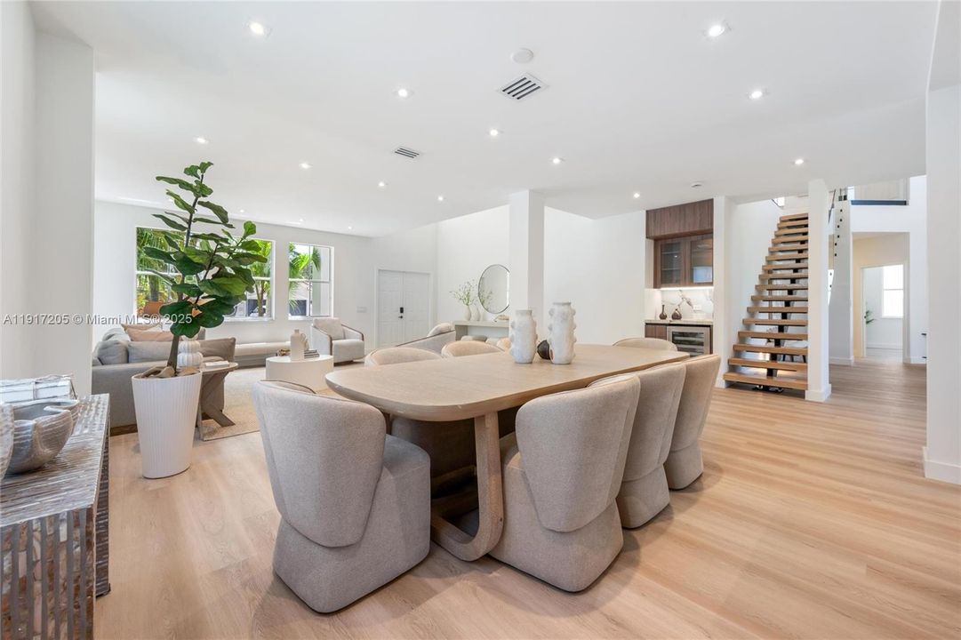 На продажу: $1,590,000 (5 спален, 3 ванн, 3894 Квадратных фут)