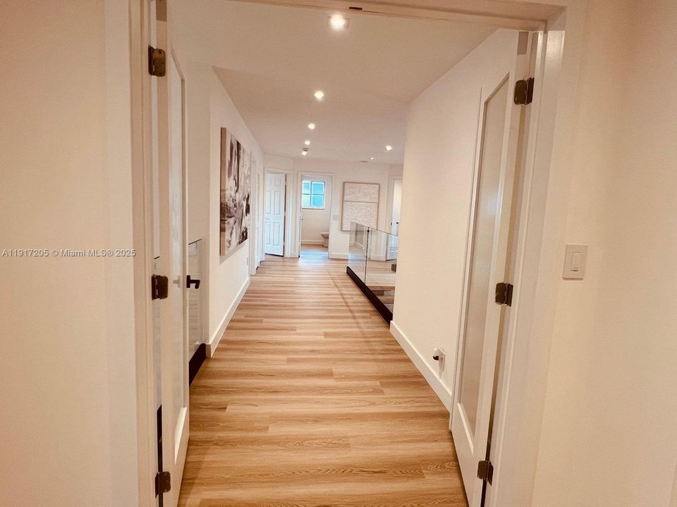 На продажу: $1,590,000 (5 спален, 3 ванн, 3894 Квадратных фут)