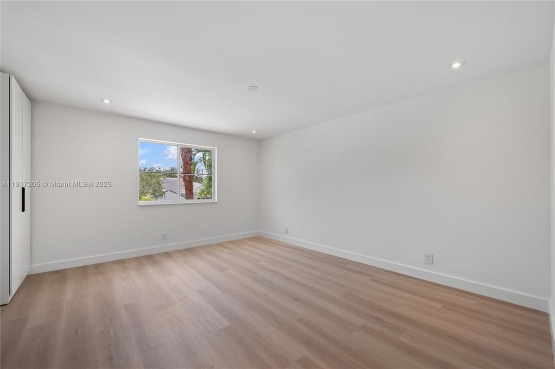 На продажу: $1,590,000 (5 спален, 3 ванн, 3894 Квадратных фут)