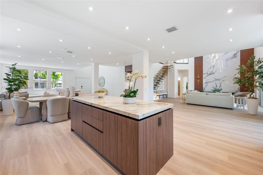 На продажу: $1,590,000 (5 спален, 3 ванн, 3894 Квадратных фут)