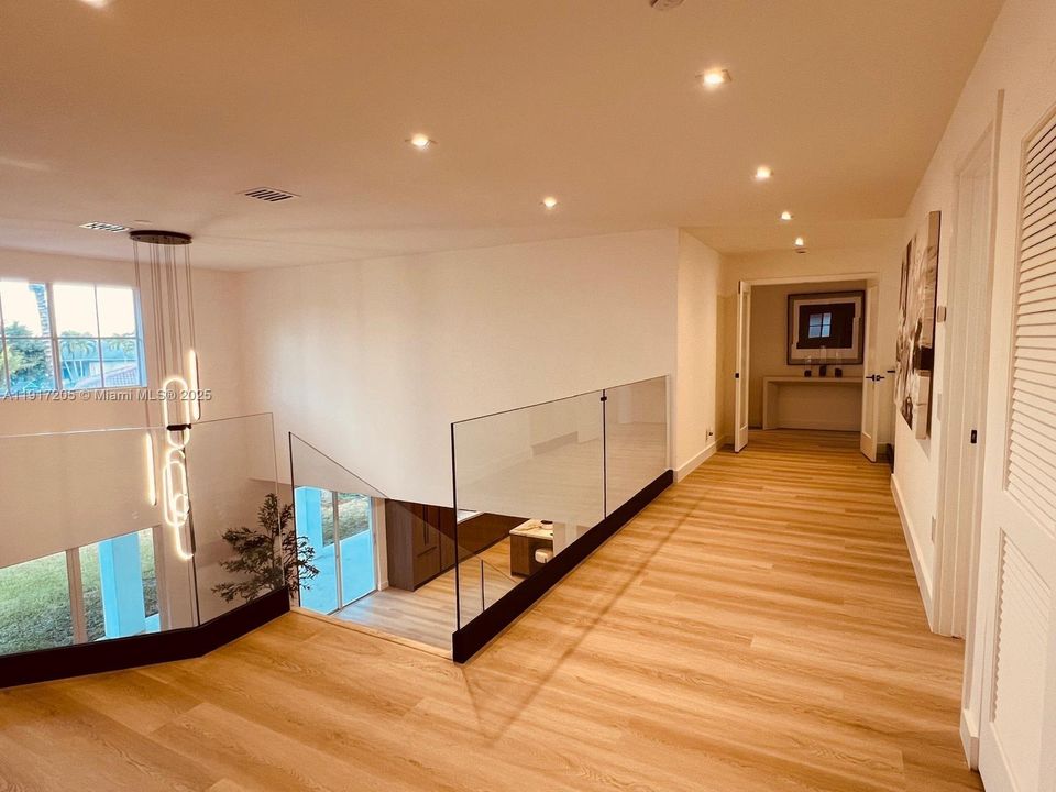 На продажу: $1,590,000 (5 спален, 3 ванн, 3894 Квадратных фут)