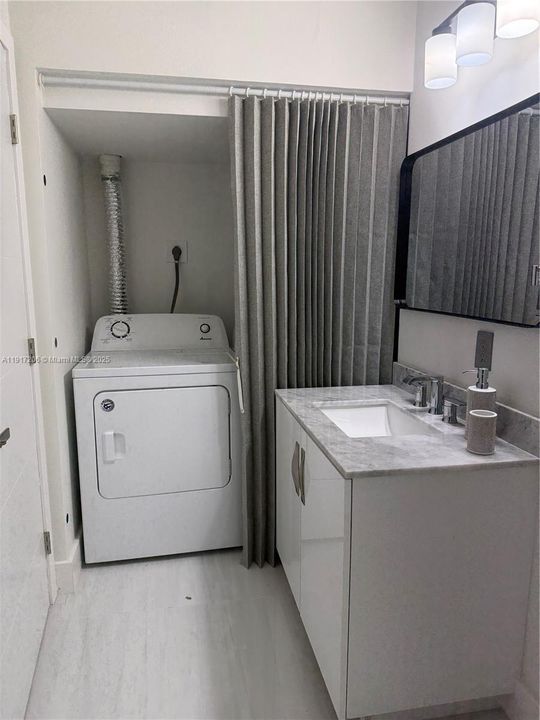 En Venta: $435,000 (3 camas, 2 baños, 1245 Pies cuadrados)