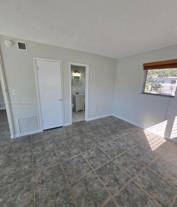 На продажу: $195,000 (1 спален, 1 ванн, 600 Квадратных фут)