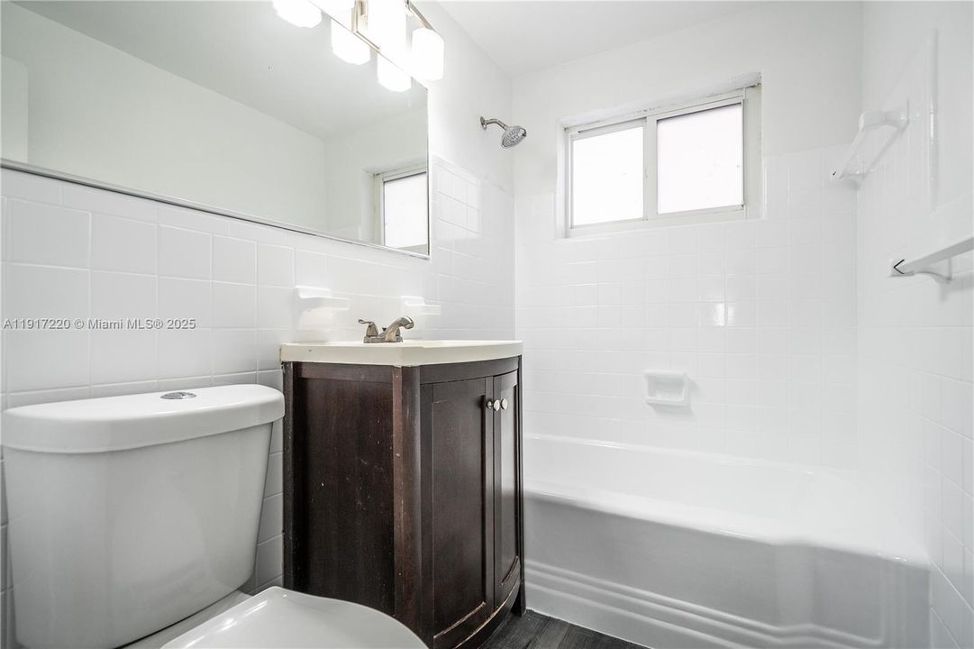 合同活跃: $1,850 (1 贝兹, 1 浴室, 629 平方英尺)