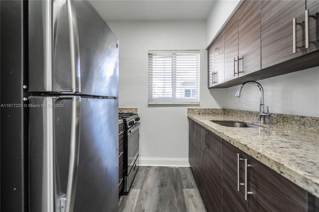 合同活跃: $1,850 (1 贝兹, 1 浴室, 629 平方英尺)