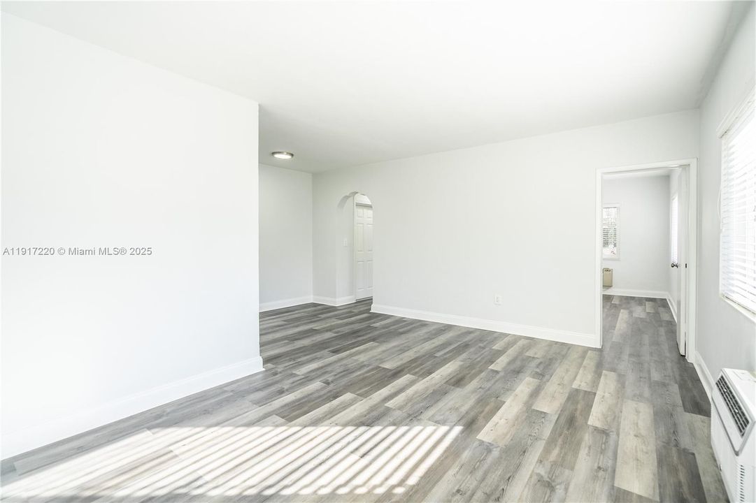 合同活跃: $1,850 (1 贝兹, 1 浴室, 629 平方英尺)