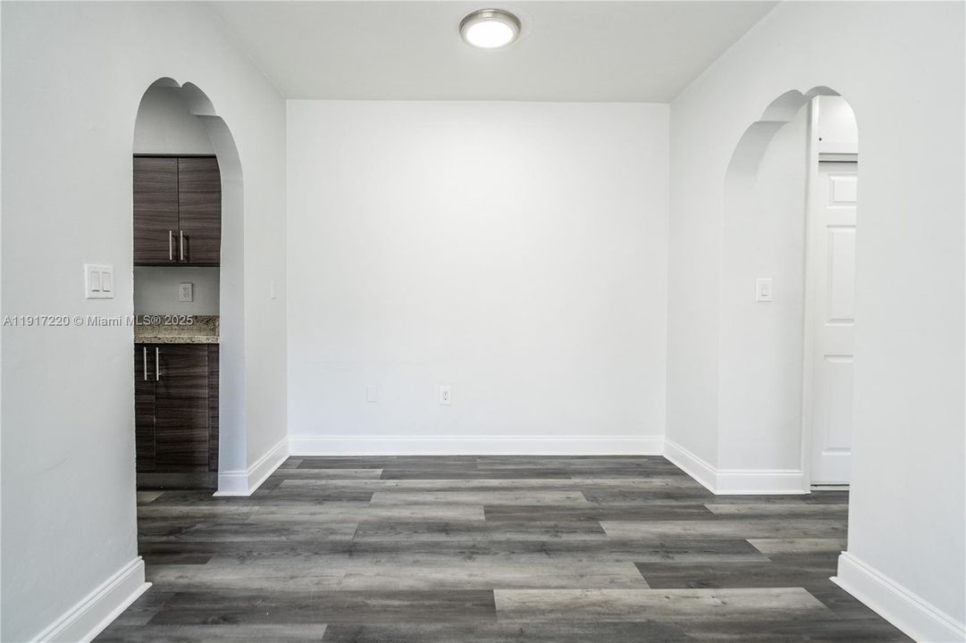 合同活跃: $1,850 (1 贝兹, 1 浴室, 629 平方英尺)