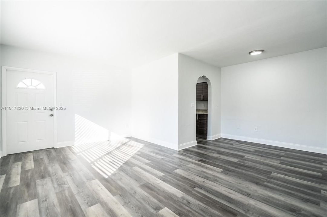 合同活跃: $1,850 (1 贝兹, 1 浴室, 629 平方英尺)